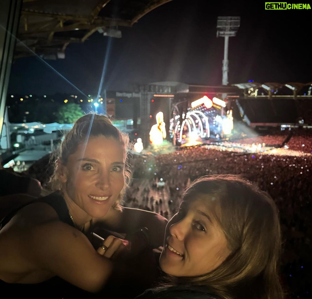 Elsa Pataky Instagram - Girls night to go and see @pink in concert. You are amazing @pink. Thanks for making Molly feel so special on her birthday. / Noche de chicas para ver @pink en concierto. Eres increíble @pink!! gracias por hacer tan especial el cumpleaños de nuestra amiga Molly.