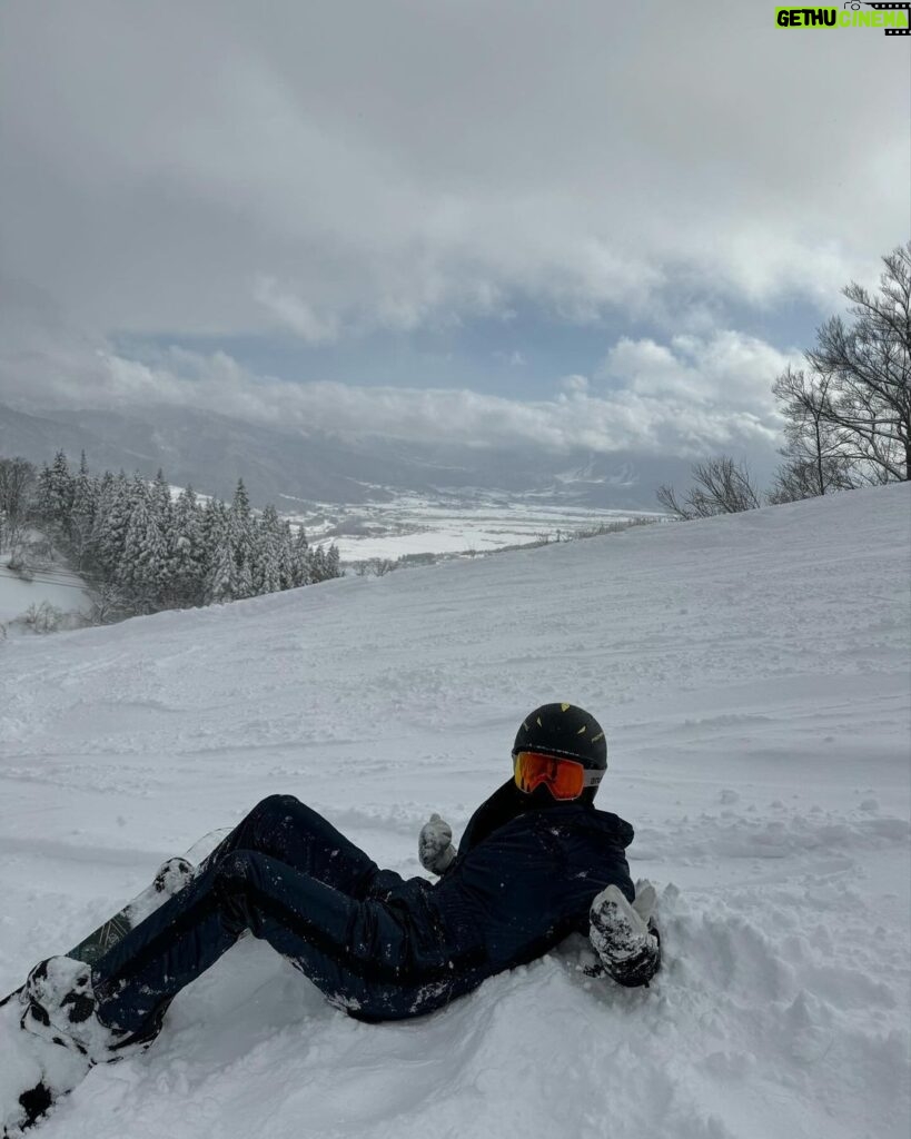 Elsa Pataky Instagram - And I thought I was good! 🙀😂😂/ cuando crees eres super buena snowboarder y luego ves a tus hijos. 😂😂