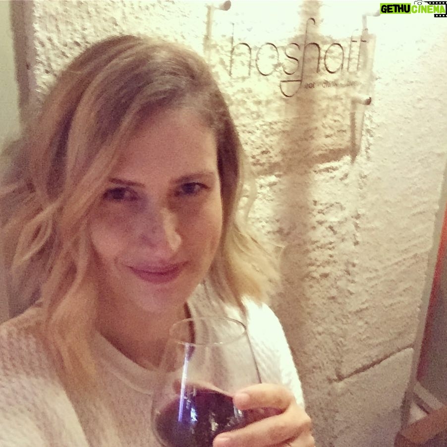 Elvin Aydoğdu Instagram - 🍷🙋🏼‍♀️#alacati #çeşme #mychildhood #hoshaff Hoshaff