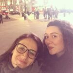 Elvin Aydoğdu Instagram – Seeing my nice friend @ezgibakiskanbaris Haftaya fish&chips diyerek piccadilly’de bir selfie çekme anısı…🇬🇧📝🎉😊🎈#london #piccadilly