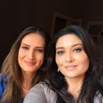 Elvin Aydoğdu Instagram - Ne mutlu bana! Böyle saf, temiz, çıkarsız, sevgi dolu bir dostluğa sizler gibi ben de şahit olduğum için... #gulseren #derya @nurgulyesilcayy Akşama görüşürüzzzz #paramparcadizi #paramparça Ah Ah halbuki ne çok ağladı Derya can arkadaşı Gülserene...