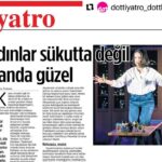 Elvin Aydoğdu Instagram - #Repost @dottiyatro_dottheatre with @make_repost ・・・ Kadınlar sükutta değil isyanda güzel ! EFNAN ATMACA @efnanatmaca Milliyet Pazar 13 Mart 2022 "İçimdeki Bal Porsuğu" çok büyük sözler etmeden, bağırmadan, atıp tutmadan küçük şeylerin önemine dikkat çekiyor. Fark ettirmeden "ayıp, ne derler, musallat olurlar, adını çıkartırlar, kadınlar edepli olur..." diye diye beyne, ruha işlenen bu kodlar nasıl da büyük felaketlerin sebebi oluyor, gösteriveriyor. Kadın olmakla ilgili bir hikâye dinlemeye ne dersiniz? Bu sıradan mı sıradan gözüken hikâye toplumsal dayatmaların, ezberlerin, kodların bir kadının hayatını nasıl mahvettiğini anlatıyor. "İçimdeki Bal Porsuğu" adlı bu hikâyeyi dotormanda'nın kocaman Kemerburgaz Kent Ormanı'nın huzurlu doğasının içindeki küçücük, sıcacık kulübe sahnesinde Elvin Aydoğdu anlatıyor. Yazan da ta kendisi... Yöneten ise Özlem Daltaban. Tiyatronun tüm macerasının her kilit rolünde imzası bulunan Daltaban bu kez yönetmen olarak karşımıza çıkıyor ve bunca yıllık deneyimini aktardığı oyunda ortaya koyduğu performansla takdiri hak ediyor. Elvin Aydoğdu tam bir saat boyunca tüm enerjisi ve samimiyetiyle anlatıyor yazdığı metni seyirciye. İÇİMDEKİ BAL PORSUĞU Yazan ve Oynayan Elvin Aydoğdu Yöneten Özlem Daltaban Mart ve Nisan boyunca her Cumartesi, Saat 20.00'de DOTormanda Ahşap Kulübemizdeyiz ! Oyun Biletleri DOTORMANDA.com internet sitemizde... @muratdaltaban @ozlemdaltaban @elvinaydogdu @aysegulbeyazdag @kemerburgazkentormani