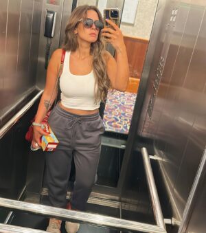 Eman El Assi Instagram - I love the person I see when I stand in front of a mirror 🪞