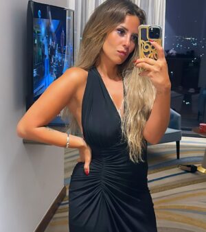 Eman El Assi Instagram - I don’t like selfies 👀