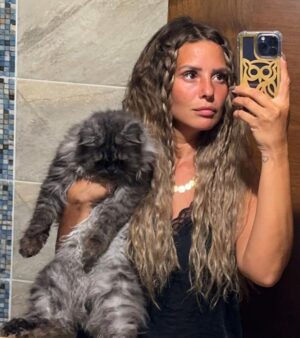 Eman El Assi Instagram - I don’t like selfies 👀