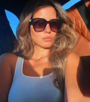 Eman El Assi Instagram - I love the person I see when I stand in front of a mirror 🪞