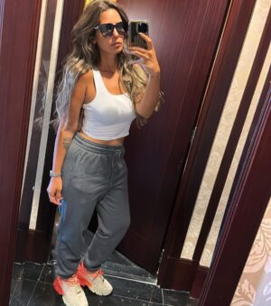 Eman El Assi Instagram - I love the person I see when I stand in front of a mirror 🪞