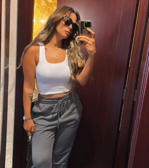 Eman El Assi Instagram - I love the person I see when I stand in front of a mirror 🪞