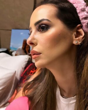 Eman El Assi Instagram - Omg my little talented daughter did my makeup 🥰🥰god bless you my everything @rittajeissa 🤍 I am impressed and blessed