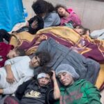 Eman El Assi Instagram - أكتر من ٥٠ يوم و العالم كله قادة وشعوب يشاهدون المذابح والإباده في حق شعب كامل شعب يعيش جميع أنواع العذاب خوف وتجويع و تفجير و تشريد و نزوح كل أنواع العذاب الأسري منهم و الحر المطارد في شوارع فلسطين. نشاهد إبادة ورشق بالصواريخ ٢٤ ساعه يوميآ بلا توقف عصابات في زي عسكري تهدد أمن العالم إلي متي … حبستونا سنتين ووقفتوا العالم كله علشان ڤيرس كورونا وعندما يباد شعب ( ماينفعش نعطل مصالحنا علشان أبادة فلسطين) مشاهد صادمه قاتله و الأنسانية في قلوبكم تعفنت.. صدمة إنسانية رهيبه من جميع المجالات #فن و #رياضه و #سياسة #حقوق_إنسان لكي أبنائك فقط يا #فلسطين 💔🇵🇸 #dontstoptalkingaboutpalestine 🇵🇸 Stop this genocide 🤬 #gaza #unitednations #humanrights #unisef shame on you اليوم هم … وغدآ نحن