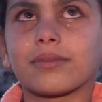 Eman El Assi Instagram - ألام لا تخاف الموت خوفها الوحيد أن تغادر الحياة وتترك صغيرها وحده لأنها تعلم جيدآ أن لا أحد سيحبه مثلها دا بنحسه في العادي لما بتبقي حياتنا فيها أمان واهل و عيلة تاخد بالها من عيالنا 💔 لكن وضع أطفال #فلسطين مرعب العالم كله سابهم لوحدهم يوجهوا أشر كائن بشري في التاريخ العالم كله رجاله أمهات حكام بيتفرجوا عليهم و معظمهم زهق مش عارفه اقول ايه خلاص 🖤🤍💚🔻 #ceasefire #safechildrenofgaza #gazaunderattack #freegaza 🇵🇸✌🏼
