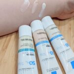 Emi Ōmatsu Instagram – リアルに普段から愛用している
ラ ロッシュ ポゼのトーンアップUVシリーズから新作が出たということで早速イベントのヘアメイクで
使わせていただきました〜〜🥺
私がいつも使っているトーンアップは透明感とうるおいが売りらしいんですが、
新発売のクリアはテカリも乾燥も気になる混合肌向け！ ということで、
オイリーになりがち、かつUV対策の欠かせないこれからの季節に
レギュラー入り決定ですね。
ありがとうございます🥰
ちなみにいつもお世話になってるヘアメイクさんはくすみを飛ばしてくれる血色感が売りのローズを愛用しているとのことです🙆‍♀️

つけてみた感じ、新作は薄付きで一番ナチュラルな感じがしました〜✌✌
３つのつけ比べもしてるので見てみてください〜〜〜☺☺

#素肌感トーンアップUV #ラロッシュポゼ #選べる３つのトーンアップUV #pr