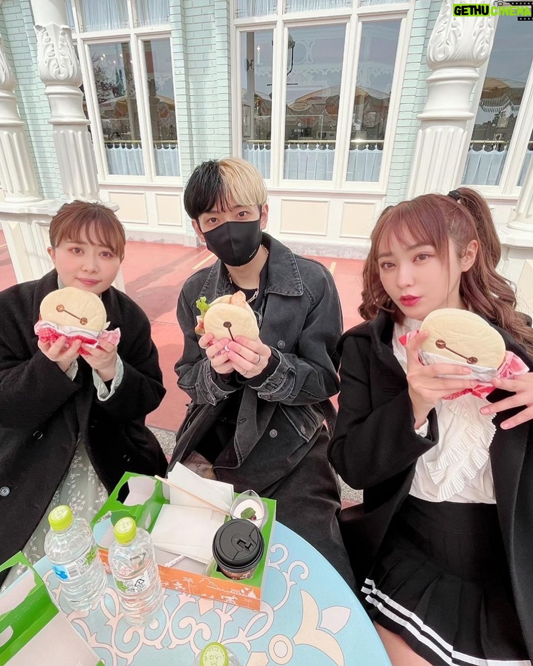 Emi Ōmatsu - 30.4K Likes - ヒカルさん&てんちむちゃんとディズニー☺️☺️☺️
最高に楽しかった〜〜〜