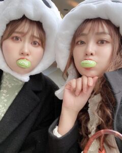 Emi Ōmatsu Instagram - こないだのやつ！ ディズニーで一度はやってみたかった リトルグリーンまんくわえて撮るやつ 初めてできて嬉しかった☺️ ベイマックスかぶって エイリアンかじって、なんか 青春ってかんじした！！！！！ またいきたい☺️！！！！！