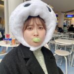 Emi Ōmatsu Instagram – こないだのやつ!
ディズニーで一度はやってみたかった
リトルグリーンまんくわえて撮るやつ
初めてできて嬉しかった☺️
ベイマックスかぶって
エイリアンかじって、なんか
青春ってかんじした!!!!!
またいきたい☺️!!!!!
