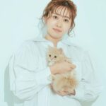 Emi Ōmatsu Instagram – 改めまして
あけましておめでとうございます
今年は寅年！
トラといえばネコ科なので
愛猫めんまとの写真を
2022年初投稿とさせていただきます。
（PS:すみません
トラ年とか関係なくネコとの写真あげたいだけです。）