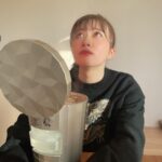Emi Ōmatsu Instagram – 私は夜のクレンジングにフォトシャインをつかっています🙆‍♀️
元々乾燥肌で悩んでいたのですが、
お肌がうるおって前よりもお肌の調子がよくなったような気がします〜☺️☺️☺️

わたしのお気に入りはトーンアップモードです✨
温スチーム＋化粧水も一緒に浸透させてくれるので肌の潤いがすごくて乾燥の季節にはぴったりです◎

オススメなので皆さんもぜひ使用してみてください⭐️

#ヤーマンスチーマー
#フォトシャイン
#スチーマー
#ヤーマン
#スキンケア
#PR