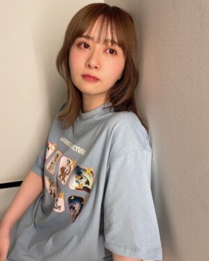 Emi Ōmatsu Instagram - だいちゃんに髪染めてもろて写真撮ってもろた！
だいちゃん髪染めるの上手やし
写真撮るのも上手、、、🥺🥺🥺
髪伸ばすのがんばってみよーとおもっている！
服はまあたそちゃんがおくってくれたやつ！めちゃかわいい！ありがと！