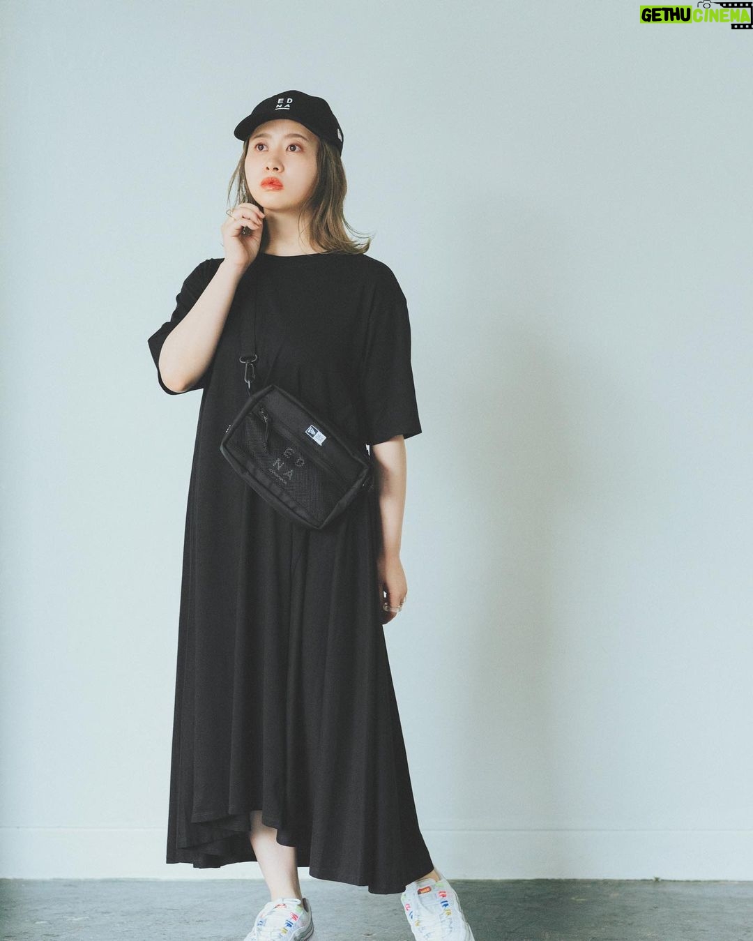 Emi Ōmatsu Instagram - EDNA×NEWERAのコラボ商品発売開始してます〜☺️ キャップもショルダーバッグもゲキカワ!!!! ニューエラのキャップは元々普段からよくかぶってるのでコラボさせていただけてすごくすごく嬉しい😭😭😭歓喜😭😭😭😭😭