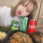 Emi Ōmatsu Instagram – 韓国料理注文して一人パーティしたら最高だった🥺🥺🥺 韓国料理大好きだけどなかなか家では作れないので頻繁にウーバーしてる☺️☺️☺️激ウマ！ 今Uber Eatsでめっちゃお得なキャンペーンやってるよん！ 詳細はオフィシャルアカウントで ぜひチェックしてみてね🙆‍♀️🙆‍♀️🙆‍♀️ @ubereats_japan #あの人の名前 #PR