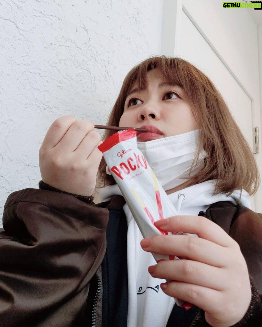 Emi Ōmatsu Instagram - 誘惑に負けた女、、、 『食べる』って決めたら 罪悪感とか感じずに ( ˙-˙ )スン って食べる