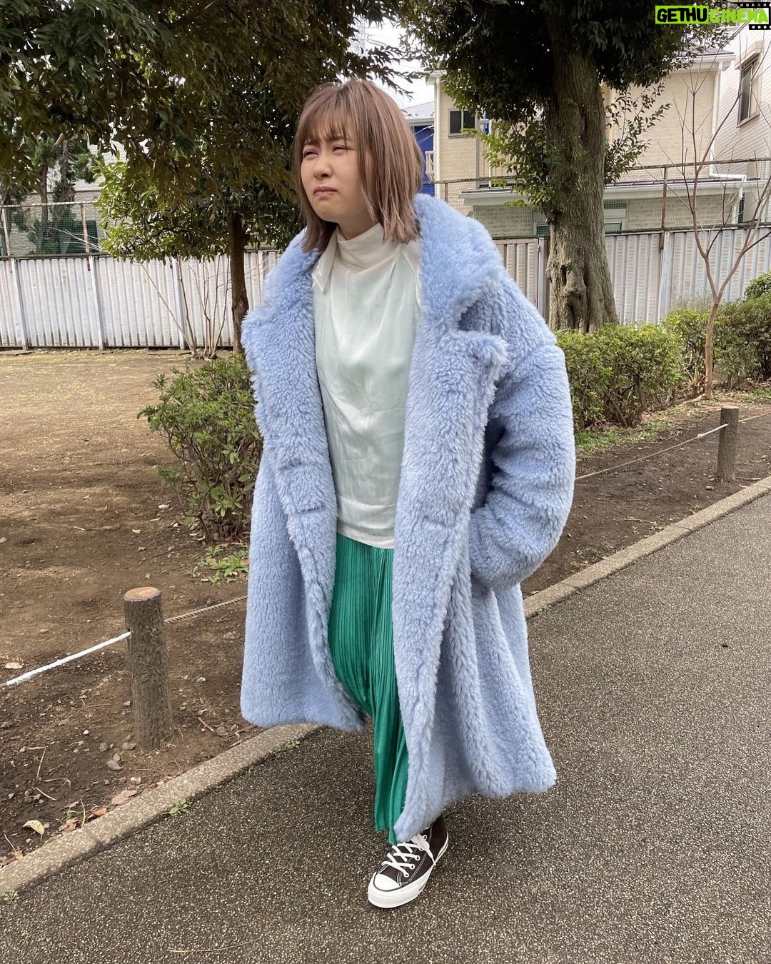 Emi Ōmatsu Instagram - 3月とはいえまだまだ日によって寒い!!! 昼は春の気候なのに急に夜に冬になったりするしマジ寒暖差エグいのなんとかならないかしら🥺🥺🥺 今年の冬はコロナの影響でどうしても外出が減ったのでモコモコ系のコートほとんど着ずに終わってしまったのが心残り🐩