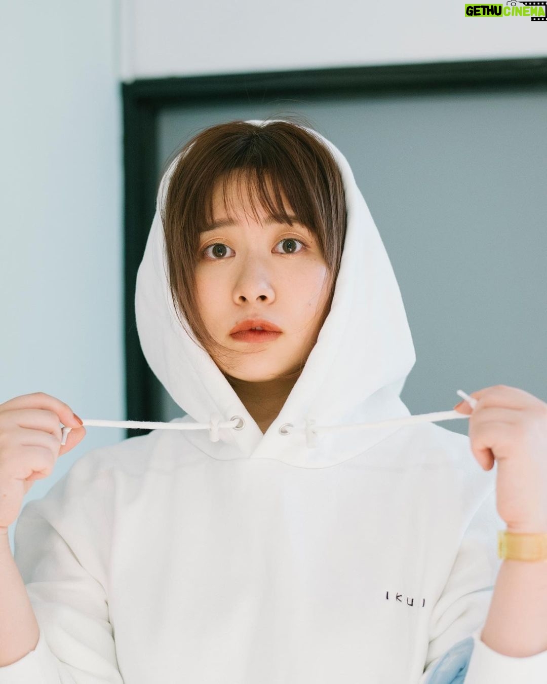 Emi Ōmatsu - 31.8K Likes - 昼夜の寒暖差ありすぎて今の時期に着る服分からんから、とりあえずパーカばっかり着てる、、、
みんな何着てる???