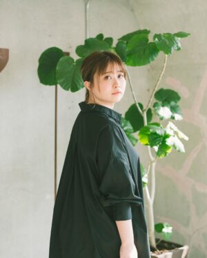 Emi Ōmatsu Instagram - 一枚で着れる服って楽でいいよな〜〜
魅力的〜〜〜🥺🥺🥺