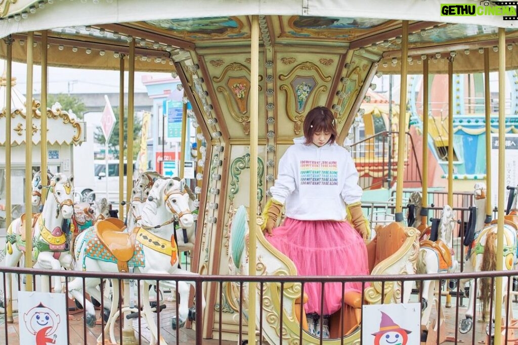 Emi Ōmatsu Instagram - 本の撮影で行った遊園地がめちゃくちゃかわいかったので共有しとく。 群馬の道の駅にあるの…