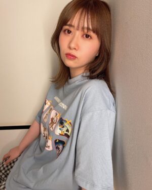 Emi Ōmatsu Instagram - だいちゃんに髪染めてもろて写真撮ってもろた！
だいちゃん髪染めるの上手やし
写真撮るのも上手、、、🥺🥺🥺
髪伸ばすのがんばってみよーとおもっている！
服はまあたそちゃんがおくってくれたやつ！めちゃかわいい！ありがと！