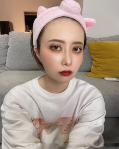 Emi Ōmatsu Instagram - おはようでやんすでお馴染み とうあくんの毎日メイクやってもらいました。 左右対称感がすごい！ お化粧上手すぎたし 礼儀正しくて良い子すぎた、、、 ありがとう☺️☺️☺️