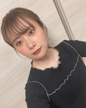 Emi Ōmatsu Instagram - 最近一番盛れた写真！
メイクさんにしてもらうと全然違うからやっぱりプロってすごい〜
昔より痩せたことで前まで着れなかった種類の服着れるようになってうれしい〜