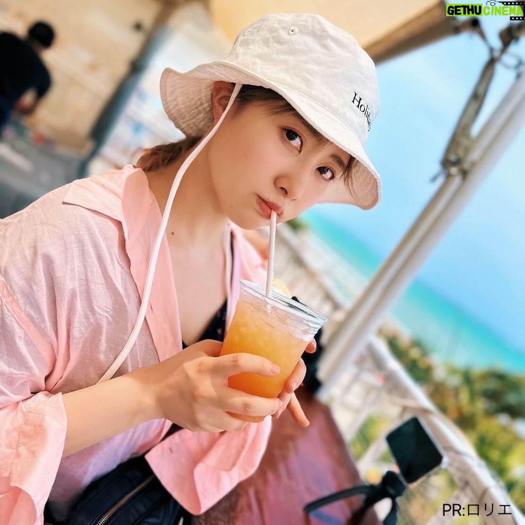 Emi Ōmatsu Instagram - おはようございます! 皆様いかがお過ごしですか? 突然ですがわたくしが使っている生理用品 スリムガードからついにコットンタイプが出ました✌️✌️✌️ 天然コットン100%の表面シートなのでやわらかくてつけ心地がとても良いです😭✨ 極うすなのでポーチにいれてもかさばらず、使いやすい!のに! 吸収力はロリエの普通のナプキン*の2倍もあるということで(*ロリエ肌きれいガードシリーズとの比較) 常日頃から愛用させていただいております! 皆様もぜひ使ってみてね! #PR #ロリエ #生理 #コットンナプキン