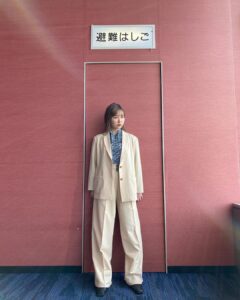 Emi Ōmatsu Instagram - あ、、、 EDNAのセットアップ 頑張ってインしたらめちゃ 足長くみえる、、、 （写真撮影時必死でお腹へっこめてる）