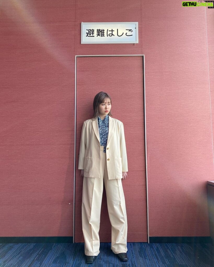 Emi Ōmatsu Instagram - あ、、、 EDNAのセットアップ 頑張ってインしたらめちゃ 足長くみえる、、、 （写真撮影時必死でお腹へっこめてる）