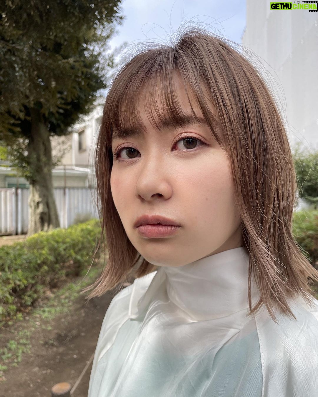 Emi Ōmatsu Instagram - 3月とはいえまだまだ日によって寒い!!! 昼は春の気候なのに急に夜に冬になったりするしマジ寒暖差エグいのなんとかならないかしら🥺🥺🥺 今年の冬はコロナの影響でどうしても外出が減ったのでモコモコ系のコートほとんど着ずに終わってしまったのが心残り🐩