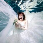 Emi Ōmatsu Instagram - 水中ウエディングNGショット。 最後なんで急にお風呂？