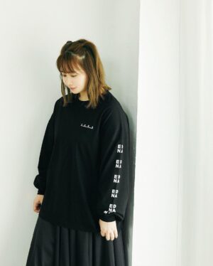 Emi Ōmatsu Instagram - EDNA買ってくれた方本当にありがとう！昨日からみんなのコメントとかメッセージみて定期的に泣いてるゥ！！感動！！！マジでありがとう！！！

「売り切れてて買えない」って方
ほんとにごめんなさい〜😭
はやく再入荷してもらえるように頑張ってるからちょっとだけ待って〜😭😭😭

PS:Tシャツとパーカはまだ買えますのでよろしくです🥺🥺🥺