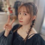 Emi Ōmatsu Instagram - とある撮影でステキな衣装 きさせてもろて かわいい髪型してもらいました！ ど？ど？ど？（圧） 何の撮影かはお楽しみに😘✨