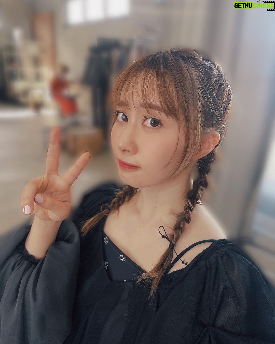 Emi Ōmatsu Instagram - とある撮影でステキな衣装 きさせてもろて かわいい髪型してもらいました! ど?ど?ど?(圧) 何の撮影かはお楽しみに😘✨