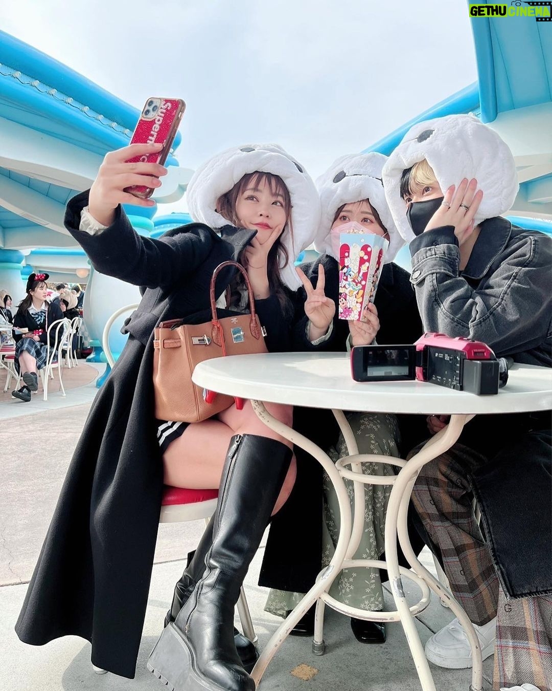 Emi Ōmatsu - 30.4K Likes - ヒカルさん&てんちむちゃんとディズニー☺️☺️☺️
最高に楽しかった〜〜〜