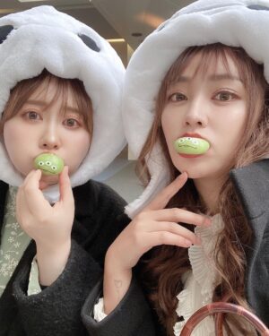 Emi Ōmatsu Instagram - こないだのやつ！
ディズニーで一度はやってみたかった
リトルグリーンまんくわえて撮るやつ
初めてできて嬉しかった☺️
ベイマックスかぶって
エイリアンかじって、なんか
青春ってかんじした！！！！！
またいきたい☺️！！！！！