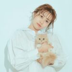 Emi Ōmatsu Instagram – 改めまして
あけましておめでとうございます
今年は寅年！
トラといえばネコ科なので
愛猫めんまとの写真を
2022年初投稿とさせていただきます。
（PS:すみません
トラ年とか関係なくネコとの写真あげたいだけです。）