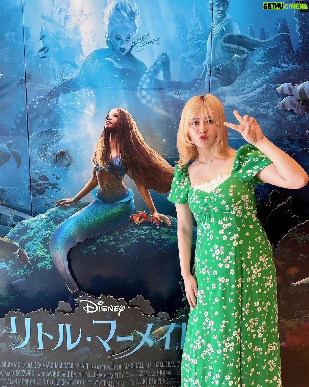 Emi Ōmatsu Instagram - リトルマーメイド観させていただきました。 映像が本当に美しすぎて、、、 映像をみているだけで涙でるぐらいの大感動でした😭✨✨!!! 元々アニメーションのリトルマーメイドが大好きなのですが、 アニメーションにはアニメーションの良さがあり、実写には実写の良さがあり、どちらのリトルマーメイドも私の中で 大切で大好きな作品になりました🧜♀️ ぜひ皆さんも劇場で観てください〜!🙆♀️ #アリエルと新しい世界へ #リトルマーメイド #リトルマーメイドコーデ #PR