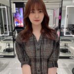 Emi Ōmatsu Instagram – 髪色かえました!
ど?ど?ど?(圧)
いつもどおりだいちゃんに
『おまかせで!😘』っていったら
今回もとても可愛い髪色にしてくれました☺️☺️☺️
いつもありがとう!だいちゃん!
@__daiwoo