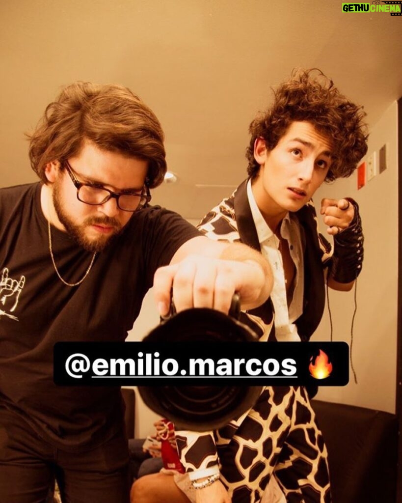 Emilio Osorio Instagram - Porfavor admiren el pelado que tiene Emilio @emilio.marcos