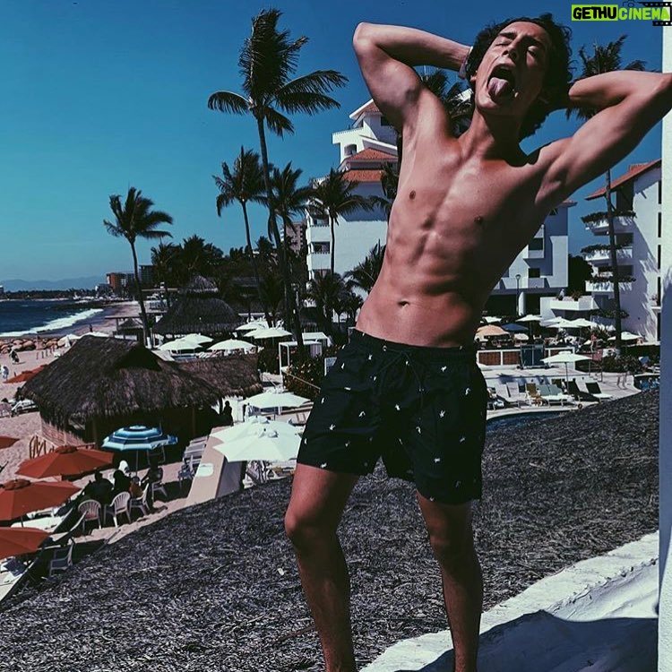 Emilio Osorio Instagram - Wowowo me gusto que @emilio.marcos fuera a la playa jajaja