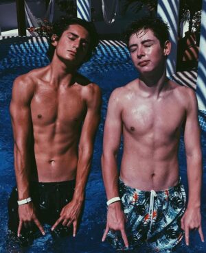 Emilio Osorio Instagram - Ontan???? Traigan medicina para esta enfermedad con @emilio.marcos y @diegovaldesbadillo aaaaaaa cierto no hay porque la medicina no cura belleza 😱😱😱😂😂😂❤️❤️❤️😍😍❤️❤️😍☹️☀️💧