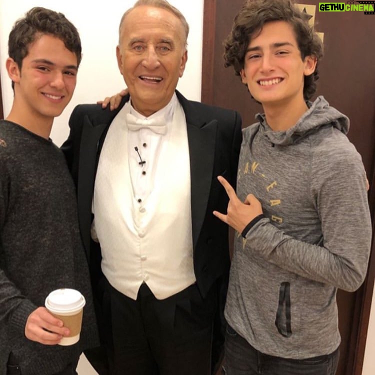 Emilio Osorio Instagram - Q guapos se ven con el Nono los amooo WOWOW son súper guapos @emilio.marcos @joaquin.bondoni