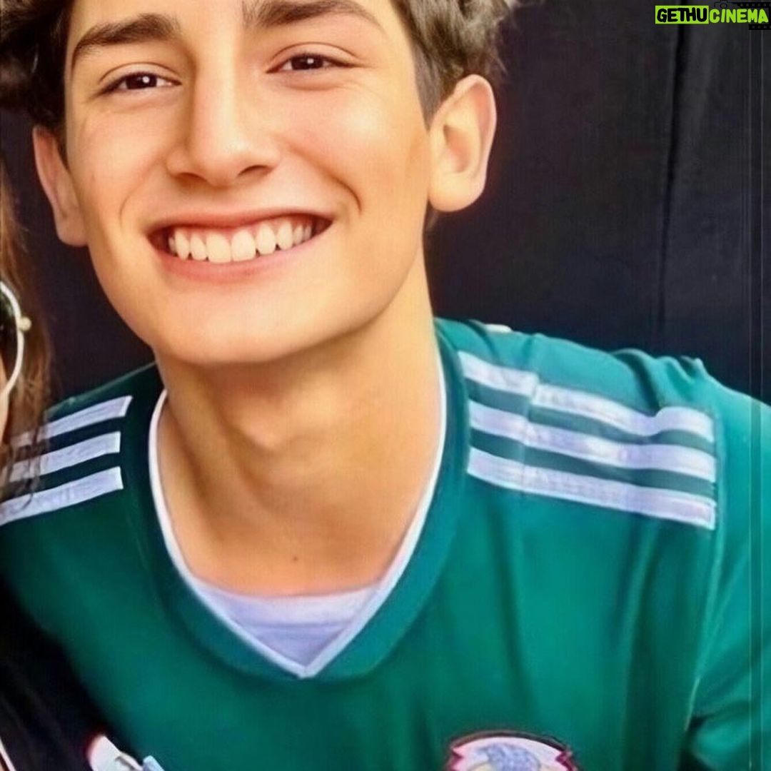 Emilio Osorio Instagram - Ek cholito hermoso no saben cuanto lo amooo de verdad es mi ídolo y yo me le hago videos ni nada porque no se la neta pero pues para mi no es necesario hacer un video para demostrar que Emilio es mi ídolo ( no se lo tomen tan enserio porfavor) te amo cholo @emilio.marcos